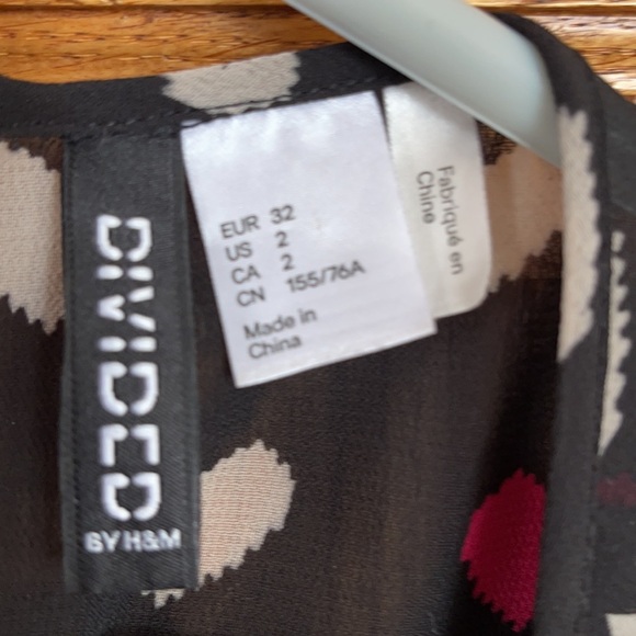 H&M blouse size 2. - Picture 2 of 3